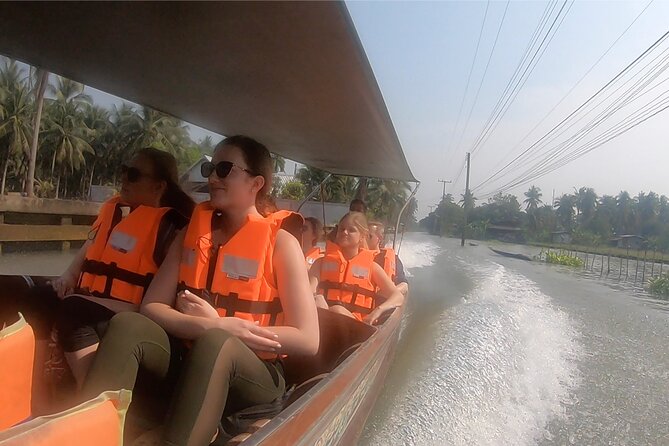 Colors of Damnoen Saduak from Bangkok - Seeing Damnoen Saduak by long-tail boat