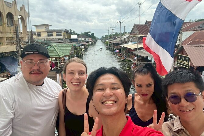 Damnoen Saduak and Maeklong Railway Market Tour with Private Car - Paddle boats at Damnoen Saduak Floating Market