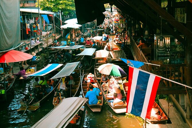 Damnoen Saduak Floating Market & Maeklong Railway Market Tour From Bangkok - Gliding through Damnoen Saduak’s narrow canals