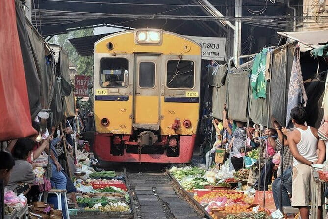 Damnoen Saduak Floating Market & Railway Market Tour from Bangkok - What the two markets show you