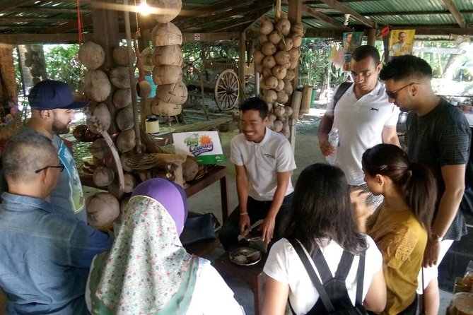 Damnoen Saduak Floating Market Small Group Tour - Who should book this tour?