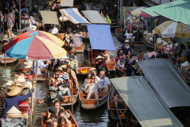 Damnoen Saduak Floating Market with Paddle Boat Ride (ex Bangkok) - Boarding the paddle boat at Damnoen Saduak
