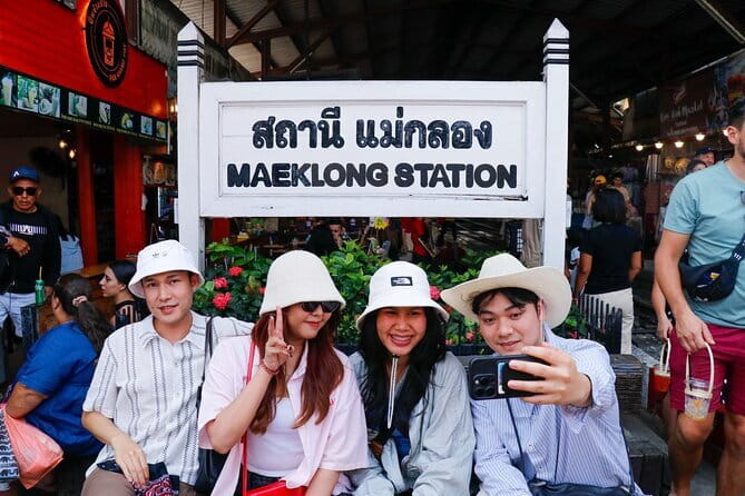 Day Trip to Bangkok Floating Market & Maeklong Railway - Damnoen Saduak begins with the boat