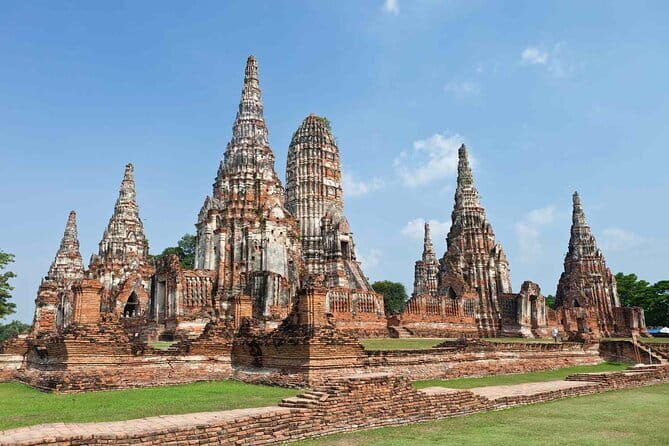Day Trip to Bangkok Floating Market & Maeklong Railway - Guides can shape the whole day