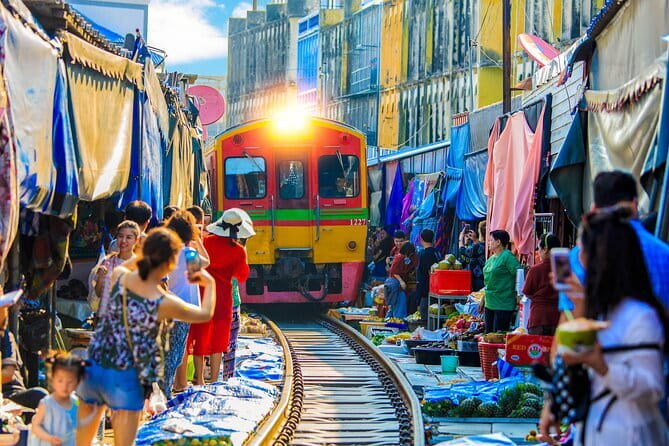 Day Trip to Bangkok Floating Market & Maeklong Railway - Crowds, comfort, and practical preparation