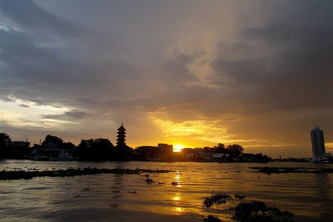 Discover Bangkok at Night 5-Hour Bike Tour with dinner - Meeting at Loftel Station Hostel at 5 pm