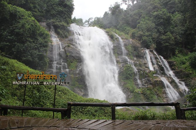 Doi inthanon National Park + 2Hour Fantastic Trekking with Lunch - The twin pagodas and their mountain setting
