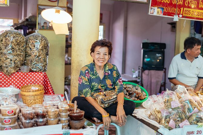 Drinks & Bites in Bangkok Private Tour - A cold drink in Phetchaburi 7 Alley