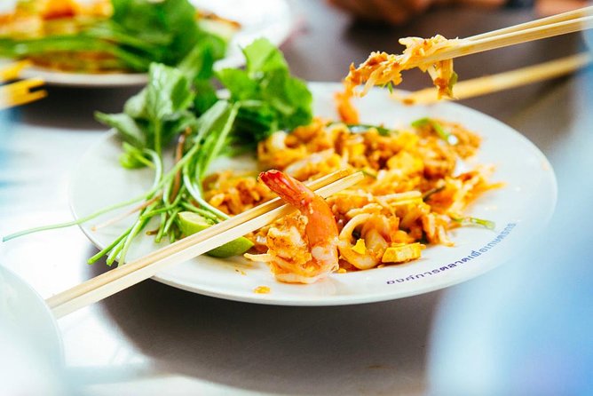 Drinks & Bites in Bangkok Private Tour - Pratunam Market and the first smoky satay