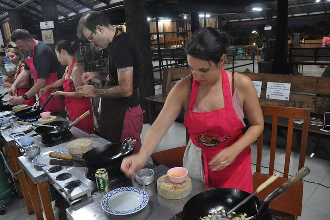Evening Cooking Class in Organic Farm with Local Market Tour - Making curry paste from scratch