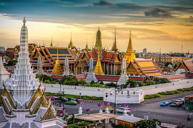 Exclusive Tour – Grand Palace, Emerald Buddha & Reclining Buddha - Wat Phra Kaew and the Emerald Buddha