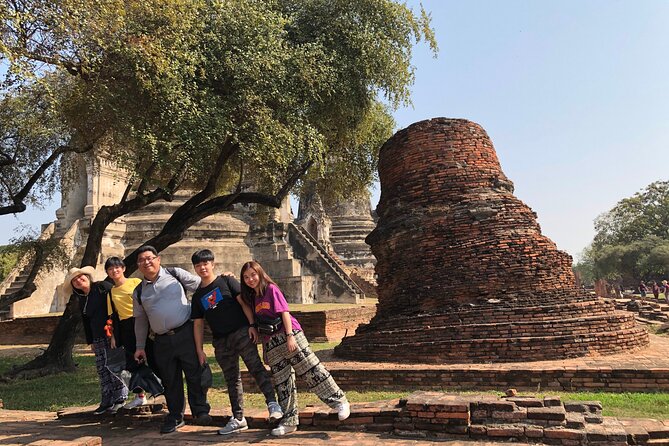 Explore the World Heritage Of Ayutthaya - Wat Mahathat and the Famous Buddha in the Roots