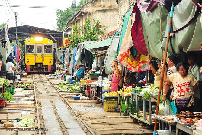 Famous Markets Tour: Maeklong Railway & Damnoen Saduak Floating - Damnoen Saduak: entering the floating market by long-tail boat
