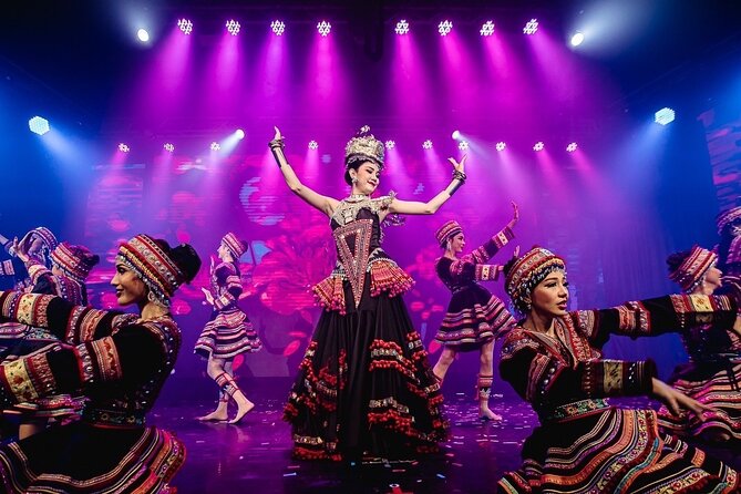 Fine Dining with Cultural Show by the Mandarin Oriental - A teak boat crossing sets the tone