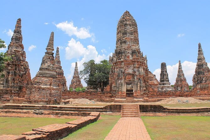 Floating and Railway Markets Private Tour - Who will enjoy this tour most