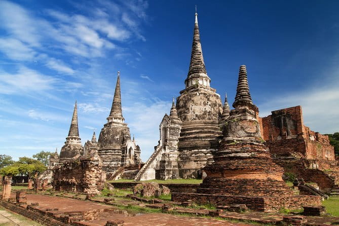 Floating and Railway Markets with Kwan Damnoen Restuarant - The value of a private vehicle and guide