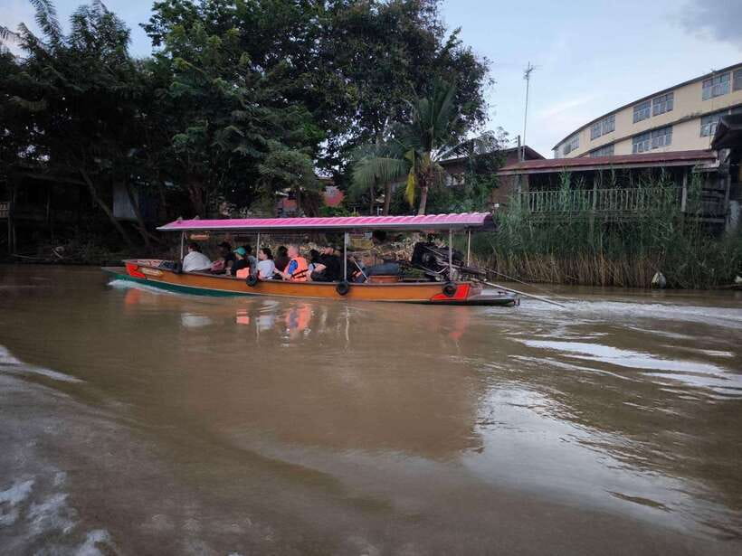 From Bangkok: Ayutthaya Afternoon Tour with Boat & Tuk-Tuk - Wat Ratchaburana and the royal side of Ayutthaya