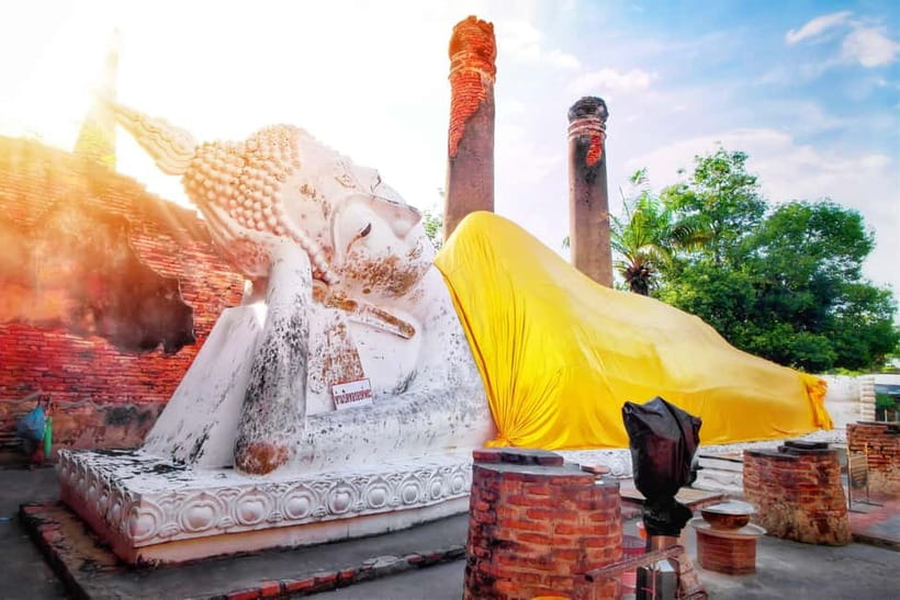 From Bangkok: Ayutthaya & Ayothaya Floating Market Day Trip - The two-hour ride north to the old capital