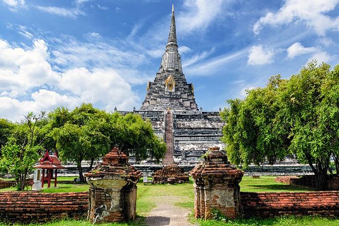 From Bangkok: Ayutthaya Temples Small Group Tour with Lunch - Wat Mahathat and the Buddha held by tree roots