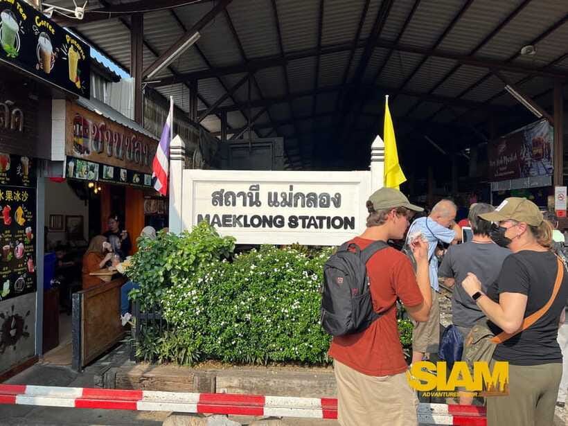 From Bangkok:Damnoen Floating Market and Railway Market Tour - Practical tips for a better visit