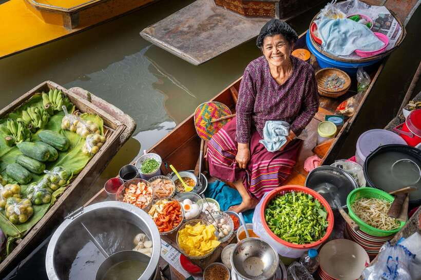 From Bangkok: Railway & Damnoen Saduak Floating Market Tour - Key points at a glance