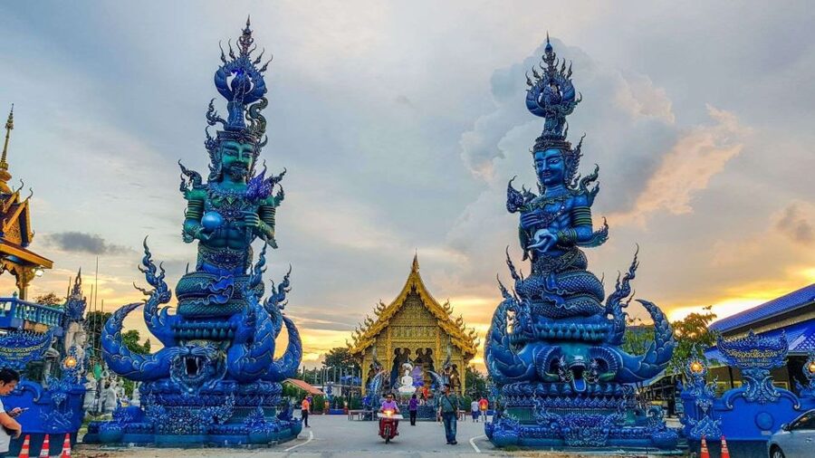 From Chiang Mai: Chiang Rai's Temples Exploration Day Trip - Lunch, extra stops, and changes to the plan