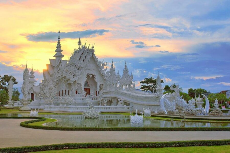 From Chiang Mai: Chiang Rai's Temples Exploration Day Trip - What the small group setup changes