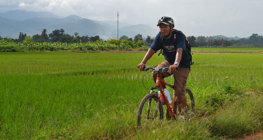 From Chiang Mai: Mae Taeng Valley and Waterfalls Cycle Tour - Guides make the difference