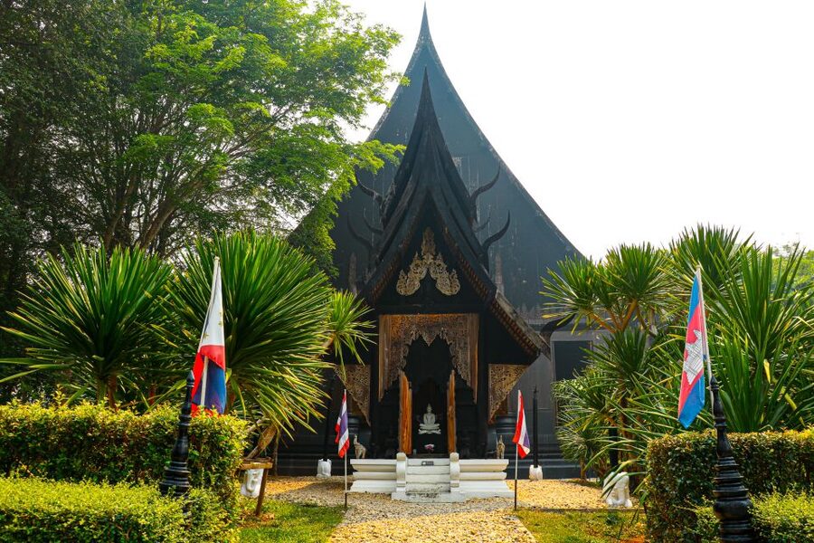 From Chiang Rai: Famous Temples and Golden Triangle Day Tour - Why this one-day route works