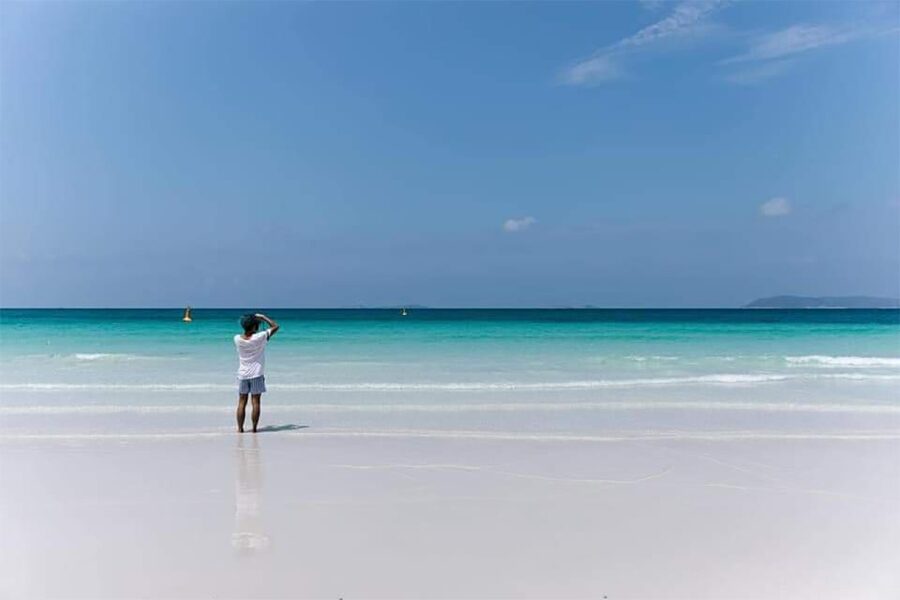 From Pattaya/Bangkok: Island Day Trip with Beach Activities - Guides and group management