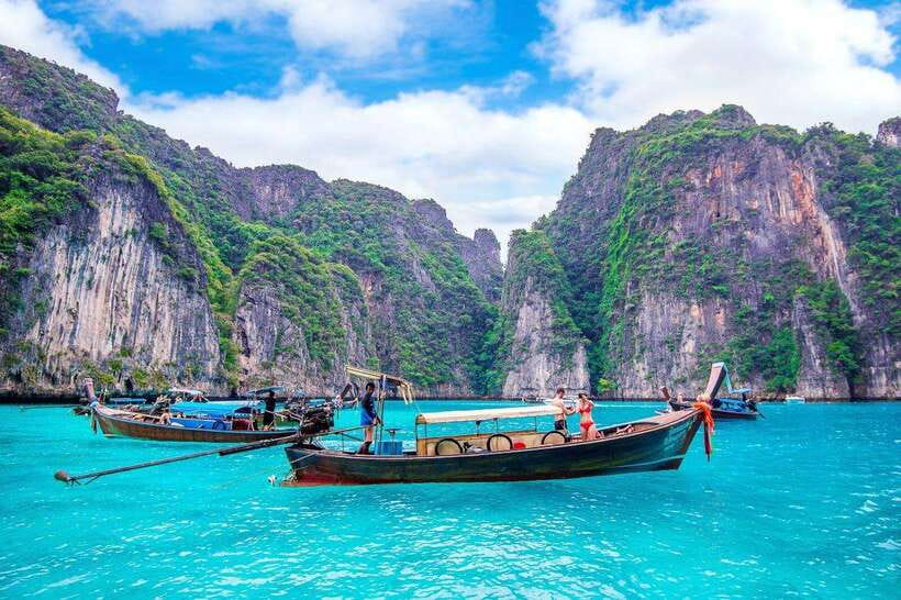 From Phi Phi islands: Phi Phi, Maya Area by longtail Boat - Entering Maya Bay, the film-famous centerpiece