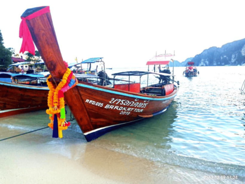 From Phi Phi islands: Phi Phi, Maya Area by longtail Boat - Food, equipment, and what to pack