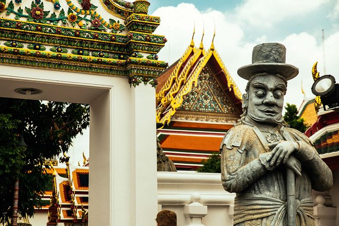 Full Day Bangkok PRIVATE City Tour With Locals - Wat Trimit & Wat Pho tickets - Crossing the Memorial Bridge and stopping for lunch