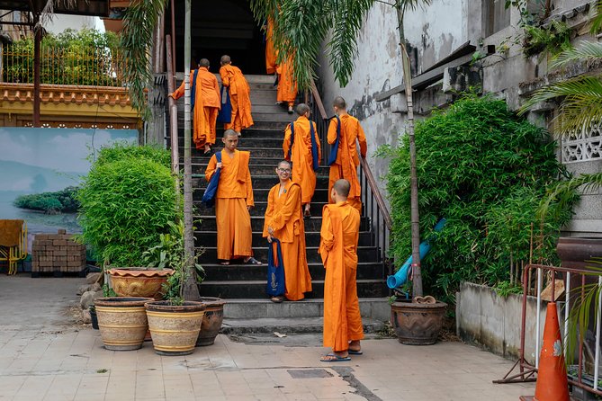 Full Day Bangkok PRIVATE City Tour With Locals - Wat Trimit & Wat Pho tickets - The tuk-tuk ride to the Golden Mount