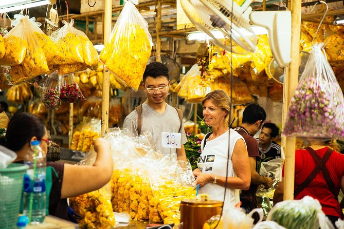 Full Day Bangkok PRIVATE City Tour With Locals - Wat Trimit & Wat Pho tickets - The canal boat and ordinary Bangkok life