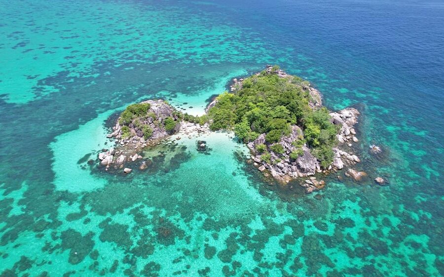 Full-Day Koh Lipe 5 points Snorkeling (East Zone) with Lunch - Koh Kra: white sand and an easy first look at the reef