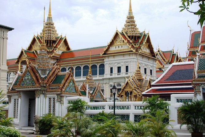 Grand Palace Glory and Emerald Buddha : Half-Day Tour in Bangkok - The strict dress code and what to pack