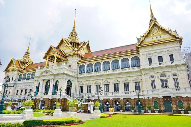 Grand Palace Glory and Emerald Buddha : Half-Day Tour in Bangkok - Pickup, vehicles, and the limits of the transfer