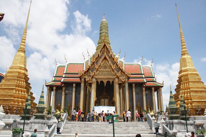 Grand Palace Glory and Emerald Buddha : Half-Day Tour in Bangkok - What the guide adds to the visit