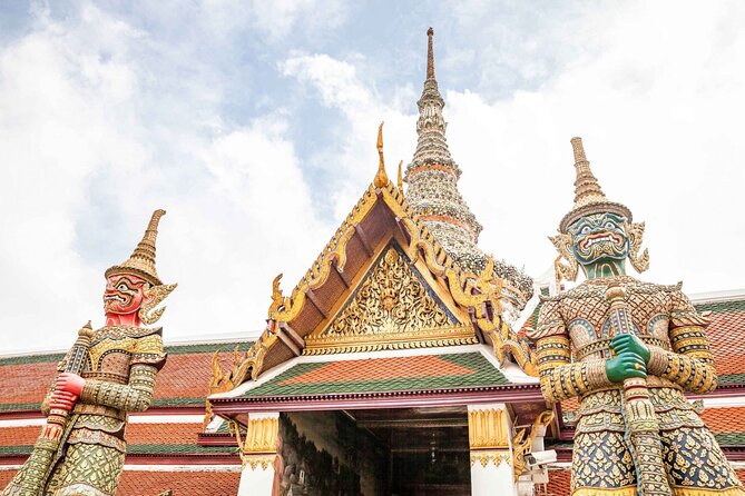 Grand Palace, Wat Phra Kaew, Wat Pho and Wat Arun Walking Tour From Bangkok - Wat Pho and Bangkok’s enormous Reclining Buddha