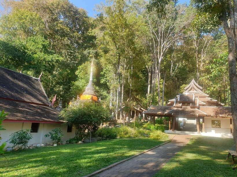 Half Day Morning Wat Pha Lat & Wat Phra That Doi Suthep Tour - Key points to know before booking