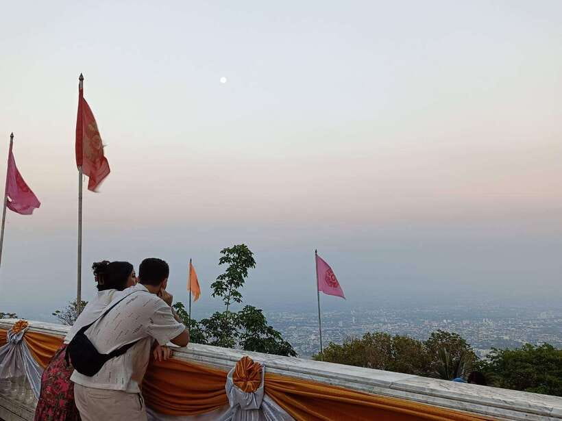 Half Day Morning Wat Pha Lat & Wat Phra That Doi Suthep Tour - Should you book the Wat Pha Lat and Doi Suthep morning tour?