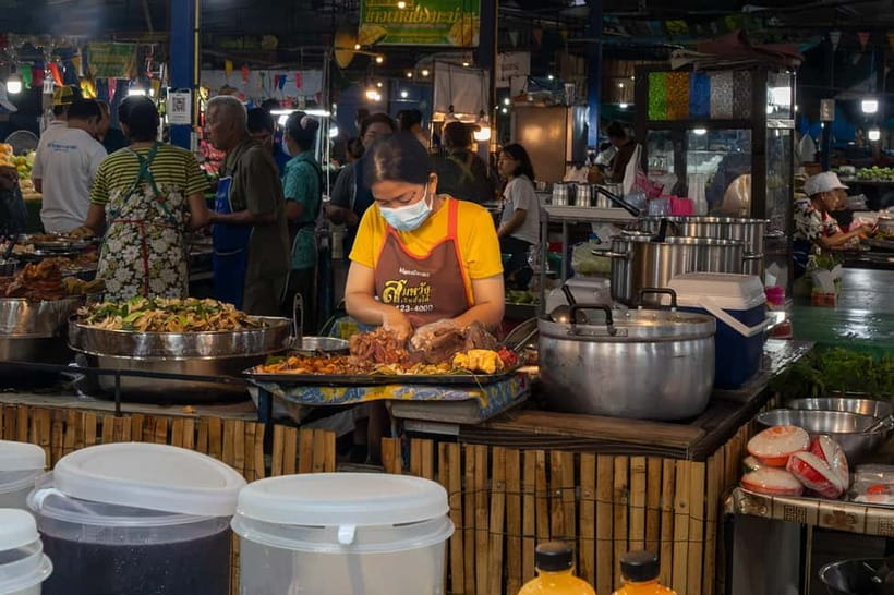 Hua Hin: Local Food Nighttime Guided Tour - Sampling food while standing among local stalls
