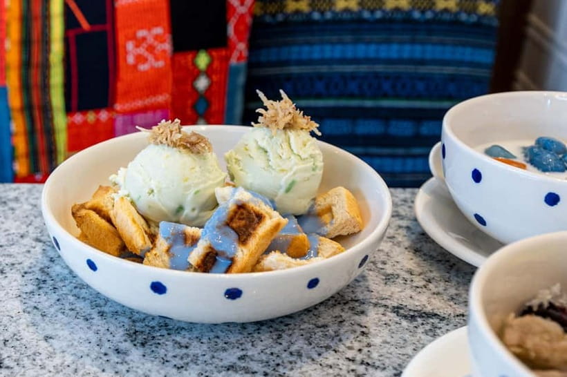 Hua Hin: Local Food Nighttime Guided Tour - The garden restaurant and two dishes worth seeking