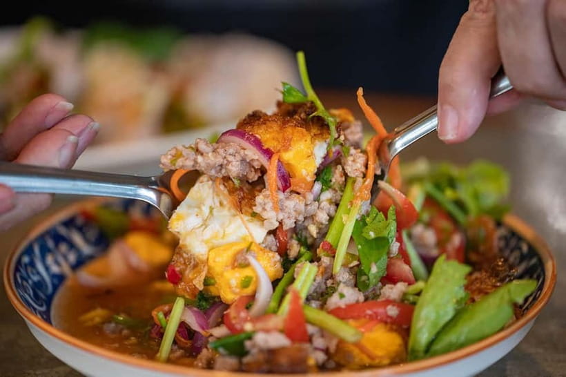 Hua Hin: Local Food Nighttime Guided Tour - Salt-crusted fish and the flavors of Isaan