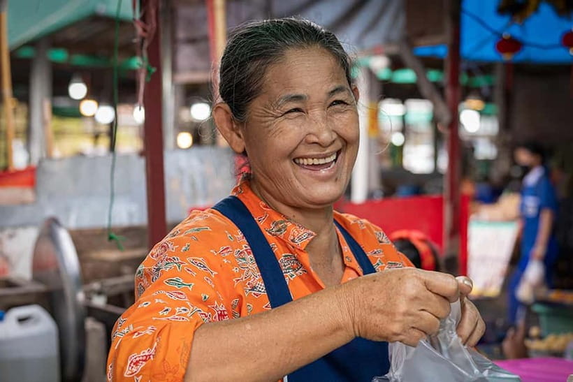 Hua Hin: Local Food Nighttime Guided Tour - Transport, timing, and the meeting point