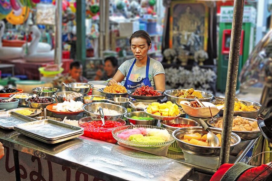 Hua Hin: Local Food Nighttime Guided Tour - Starting with fresh ingredients at the night market