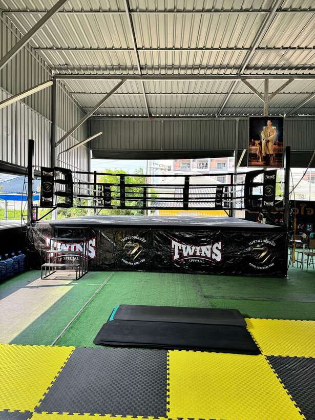 Hua Hin: Teach Muay Thaï group sessions - Partner drills and combinations with an instructor