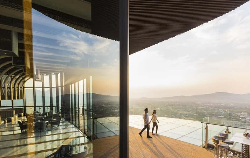 Hua Hin: Vana Nava Sky Bar Rooftop at Holiday Inn - Who will enjoy Vana Nava Sky Bar most