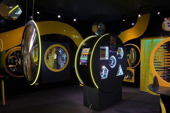 Interactive Amusement and Science theme park for all Ages - Guides Who Turn Displays Into Stories